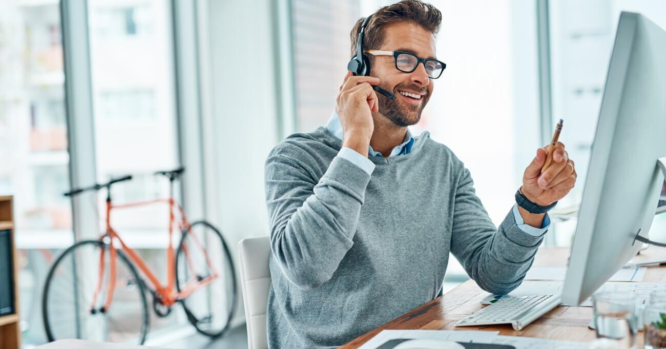 http://man%20talking%20on%20headset