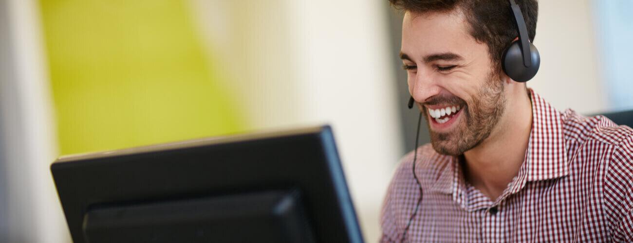 http://man%20working%20on%20computer